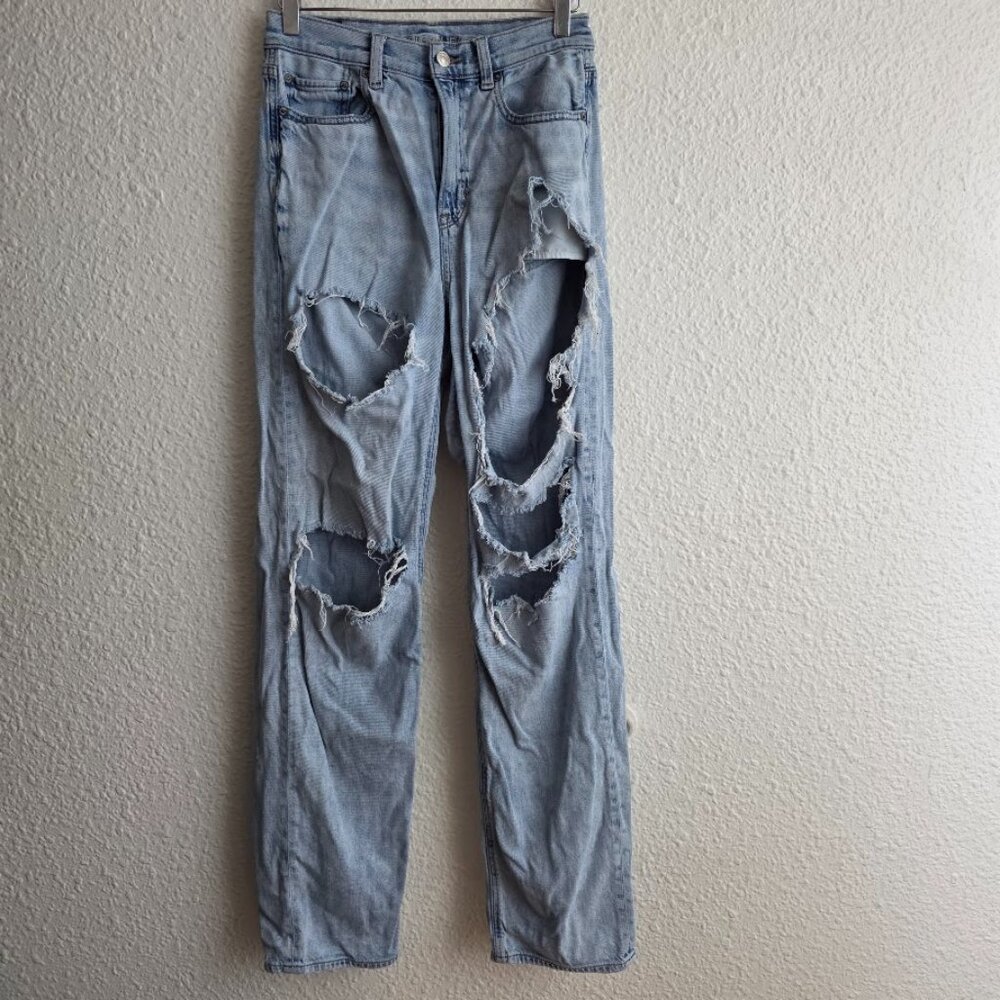 American Eagle Ripped Baggy Jeans in Light Wash Women's Size 4